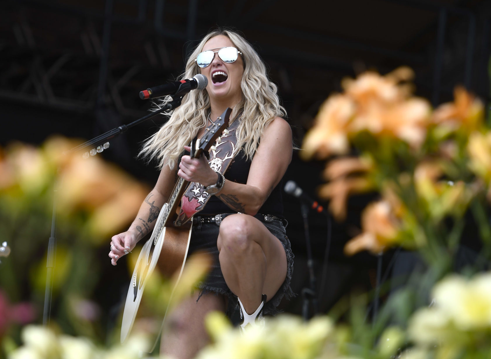 COUNTRY THUNDER - FRIDAY